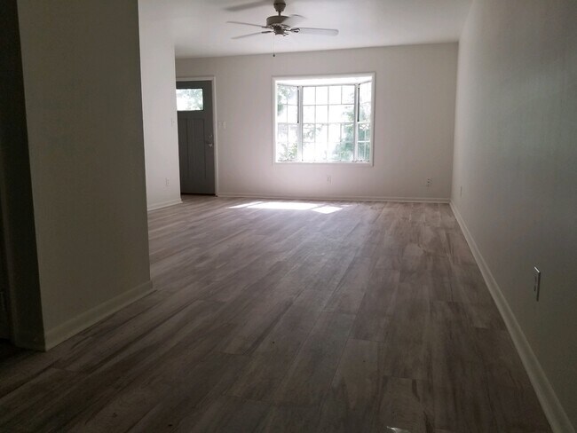 Foto del edificio - 820 College Ave