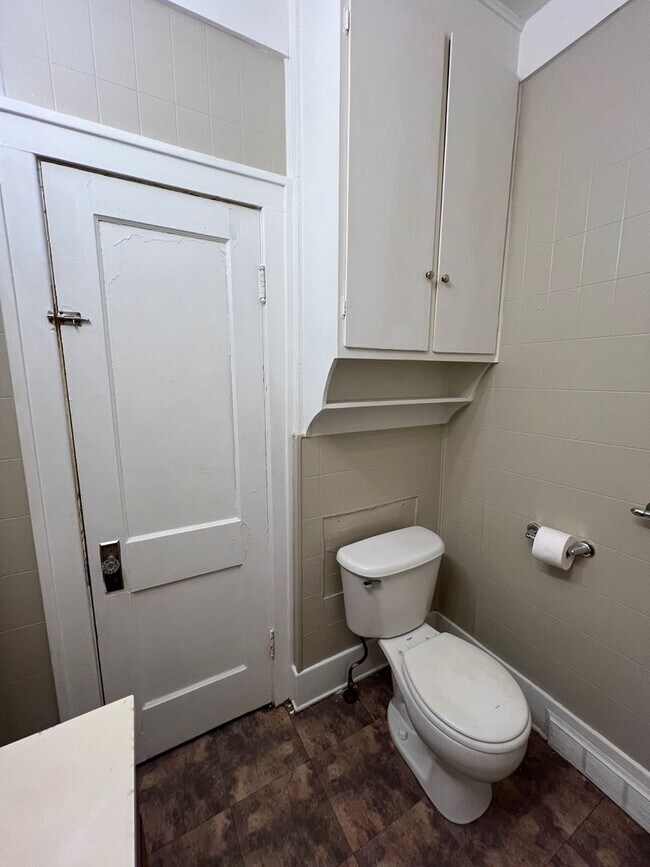 Building Photo - Lovely 2 Bedroom Southside Holland