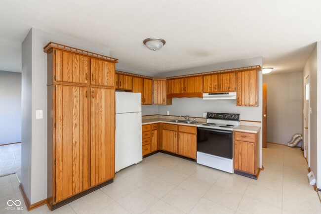 Building Photo - 511 Hollybrook Dr