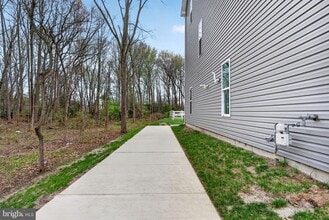 Building Photo - 54 Sidney Ln
