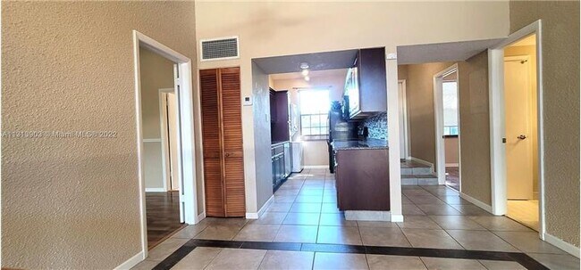 Foto del edificio - 10121 Woodbury Ct