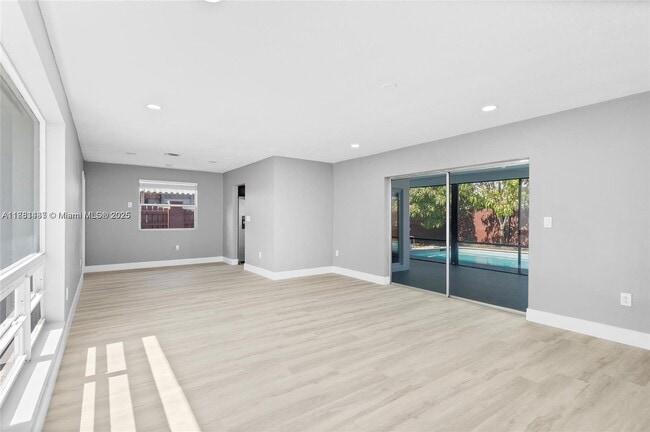 Foto del edificio - 7773 Coral Blvd