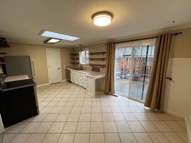 Foto del edificio - Single Level Home Close to Downtown Redmond - Yard Care Included