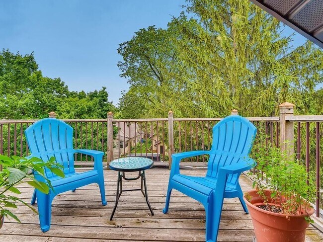 Top Deck - 3732 16th Ave S