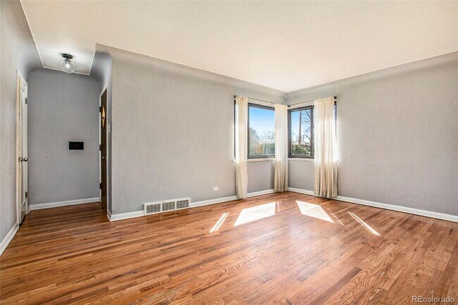 Building Photo - 3 Bed, 2 Bath Home in Denver