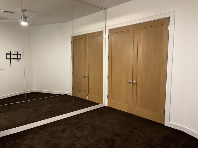 Foto del edificio - Beautiful 2 Bedroom Condo in Whitefish Bay