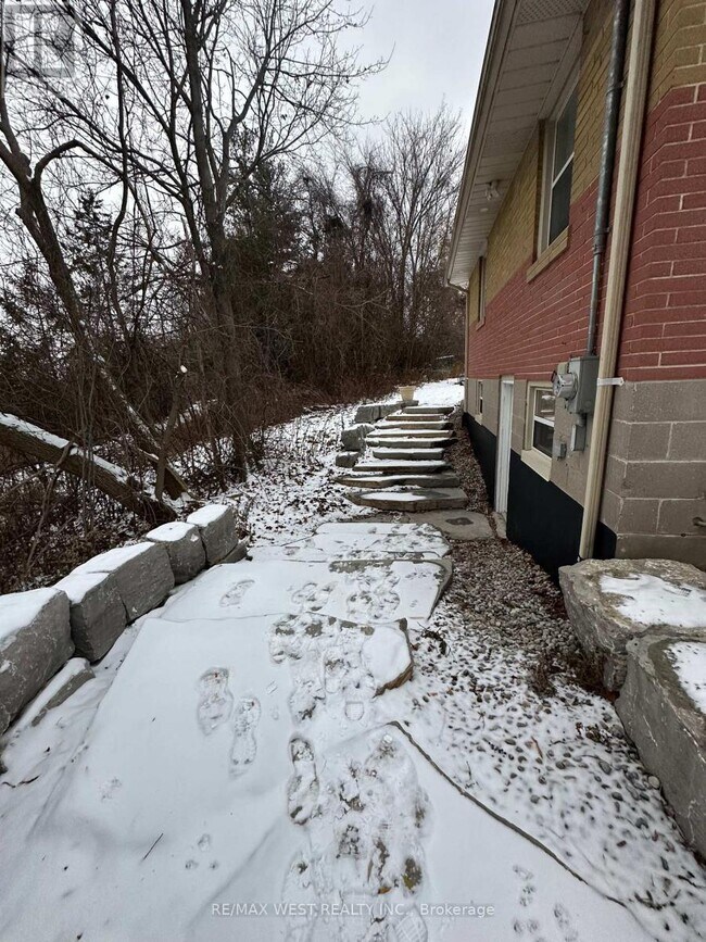 Photo du bâtiment - 6398 Kingston Rd