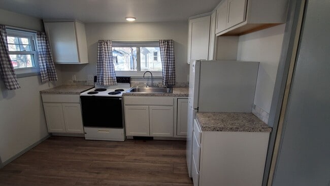 Building Photo - Cute 1 bedroom house close to downtown