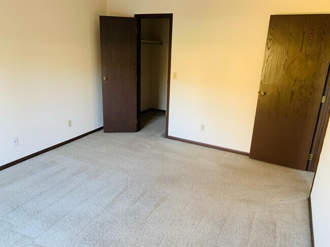 Building Photo - 451 Westwood Dr