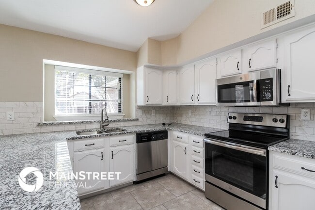 Building Photo - 8414 Kensington Dr