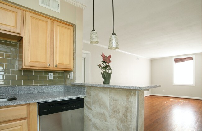 Building Photo - 425 26th Street, Unit 1