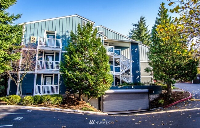 Building Photo - 300 N 130th St
