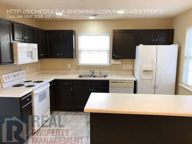 Building Photo - 3231 Kensington Pl