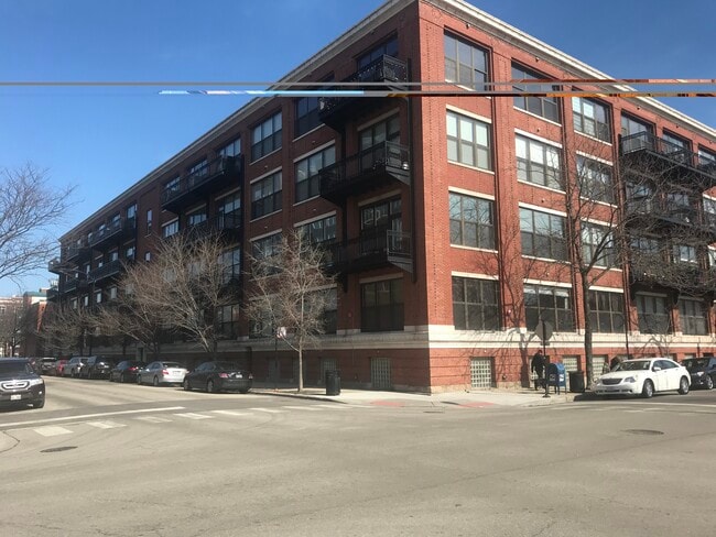 Building Photo - 1040 W Adams St