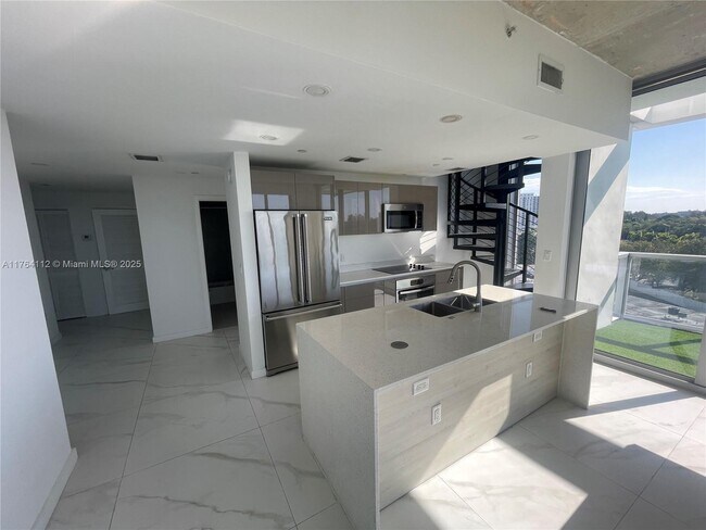 Foto del edificio - 13800 Highland Dr