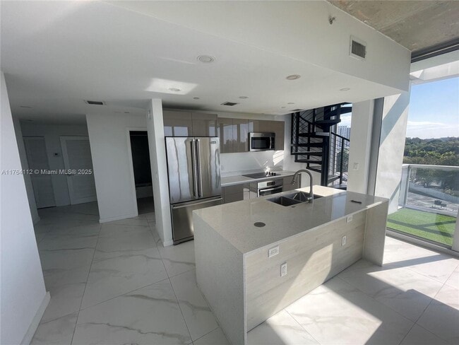 Building Photo - 13800 Highland Dr
