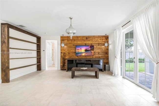 Building Photo - 5 br, 3 bath House - 8831 SW 204th Ln