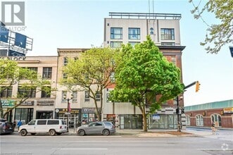 Building Photo - 121 King St E