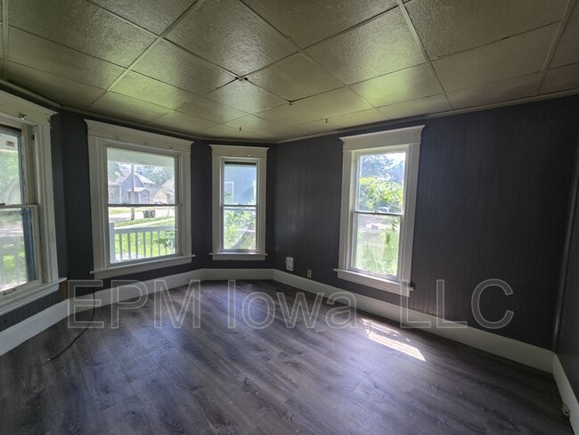 Building Photo - 402 Sunnyside Ave