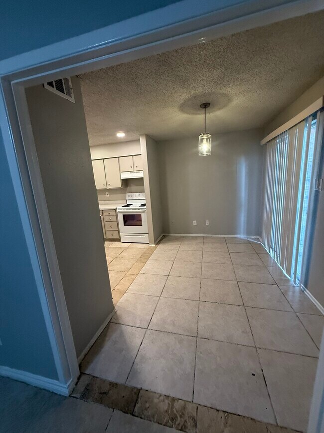 Foto del edificio - 5329 Pinewilde Dr