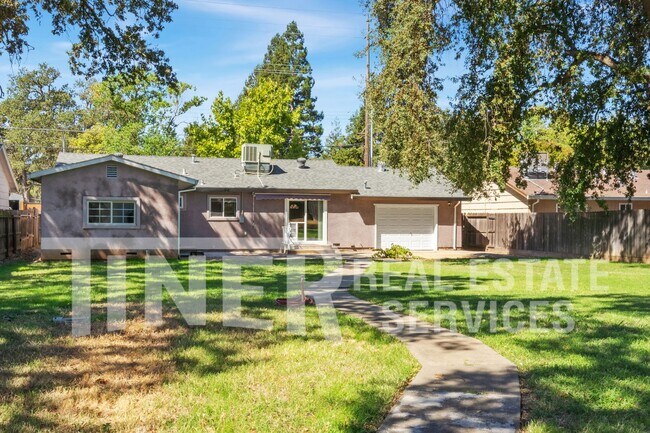 Building Photo - Updated Home with Sprawling Yard  in Centr...