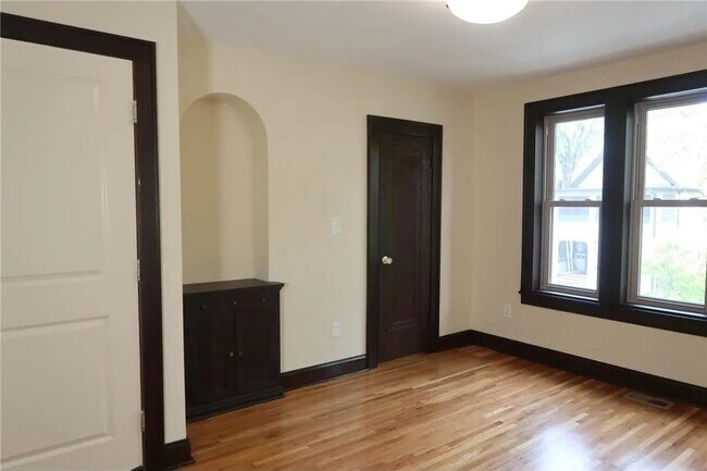 Foto del edificio - 3020 Grand Ave S