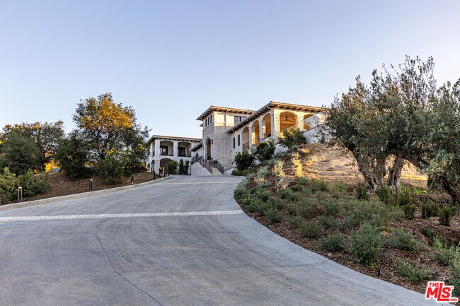 Foto del edificio - 23614 Dry Canyon Cold Creek Rd