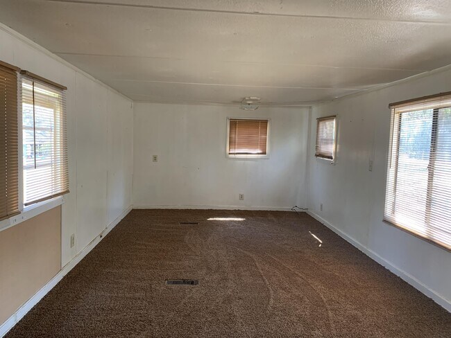 Building Photo - 4318 Mahan Dr