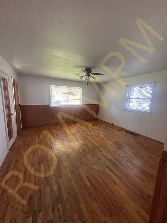 Building Photo - 1 Bed / 1 Bath Duplex for Rent – $1,000/Month