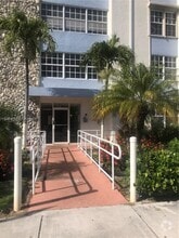 Building Photo - 3551 SW 9th Terrace