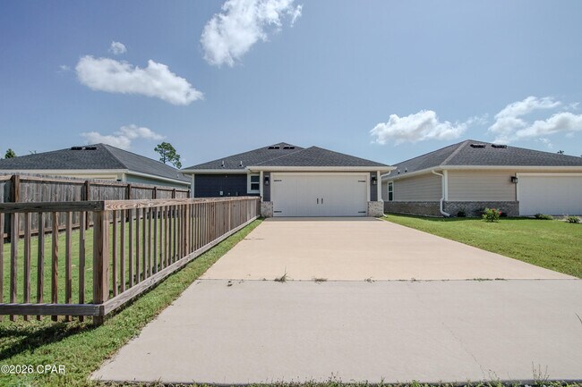 Building Photo - 1004 Seafoam St