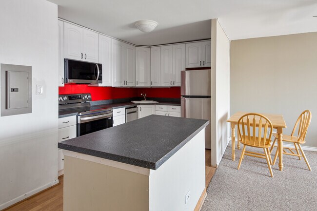 Foto del edificio - 3930 N Pine Grove Ave