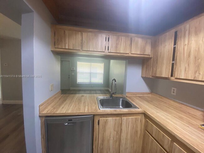 Foto del edificio - 10055 NW 4th St