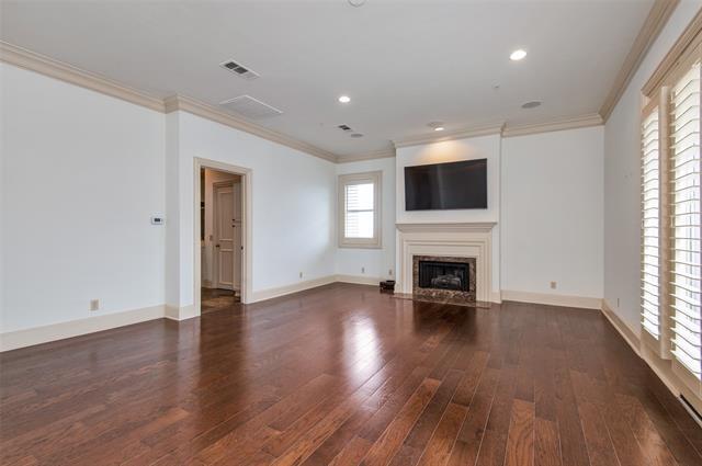 Building Photo - 2848 Woodside St