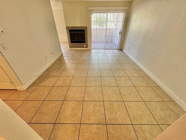 Foto del edificio - BRIGHT 2-BEDROOM CONDO IN CENTRAL LAS VEGAS
