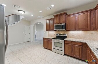 Building Photo - 976 Parkview Dr