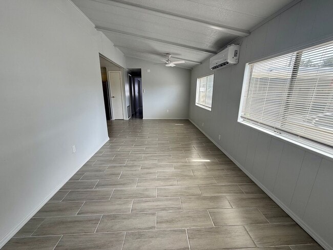 Foto del edificio - 1003 52nd Ave W