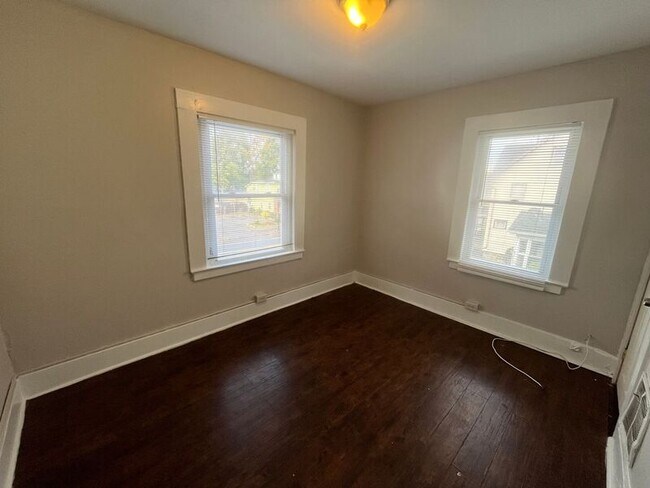 Foto del edificio - 430 Thurston Rd