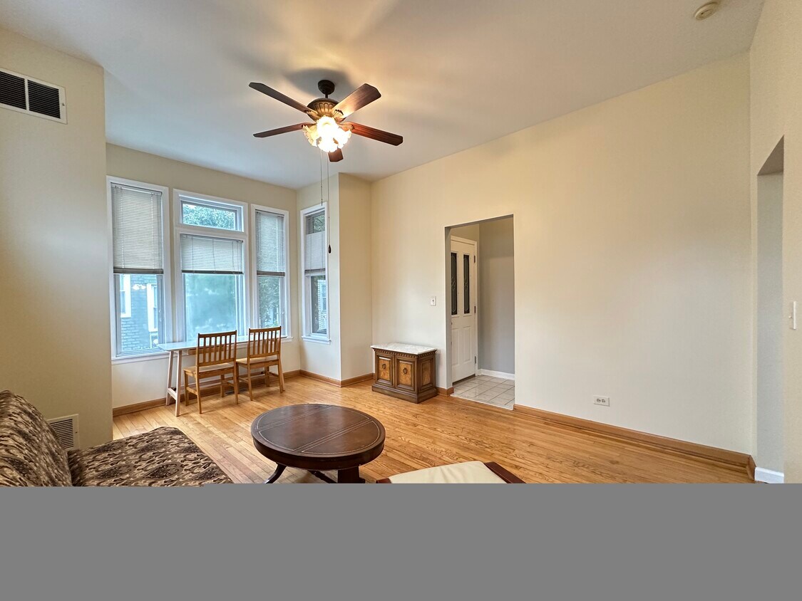Foto principal - 1829 W Melrose St