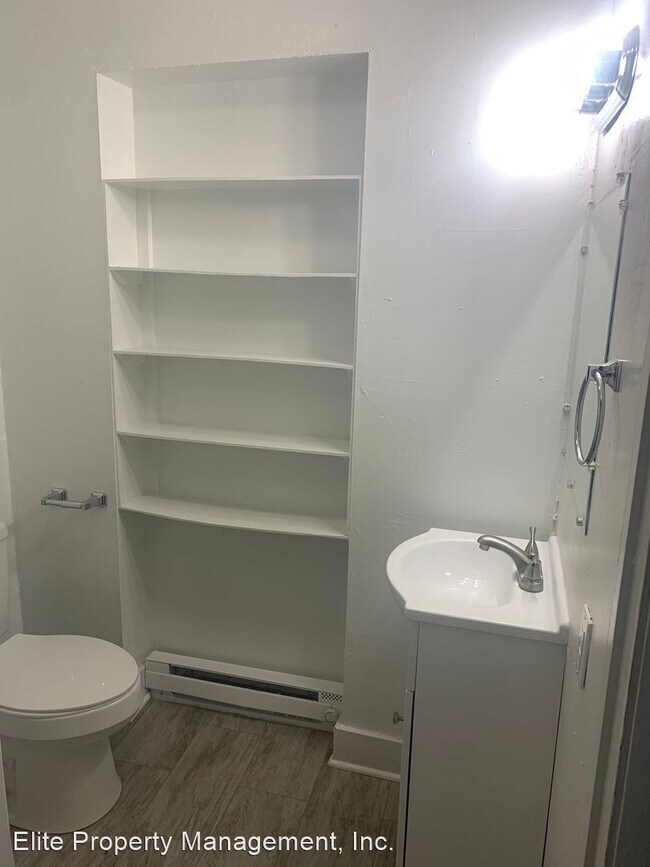 Foto del edificio - Studio, 1 bath House - 487 W. Market St., #1