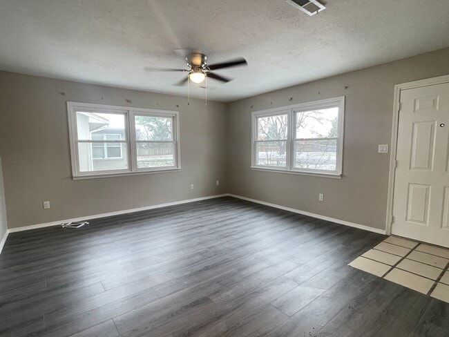 Building Photo - 2043 S Sagamont Ave