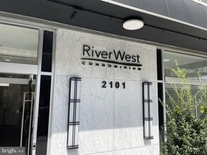 Building Photo - 2101 Chestnut St