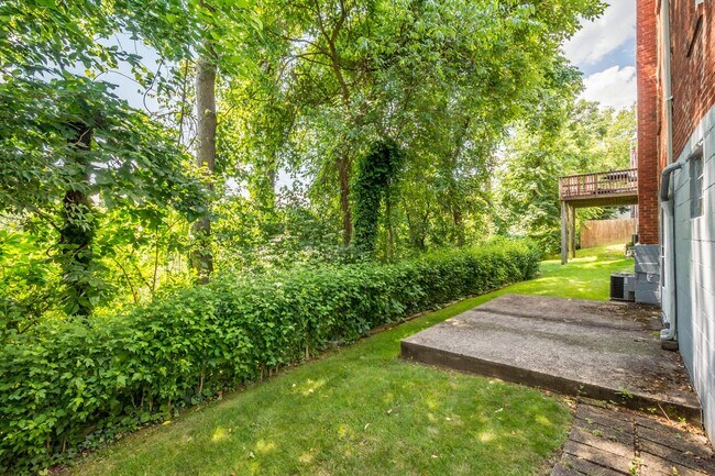 Building Photo - AVAILABLE NOW!! GORGEOUS 2 BED / 2 BATH HO...