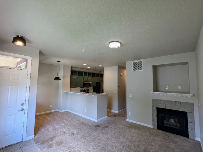 Building Photo - 2821 Willow Tree Ln