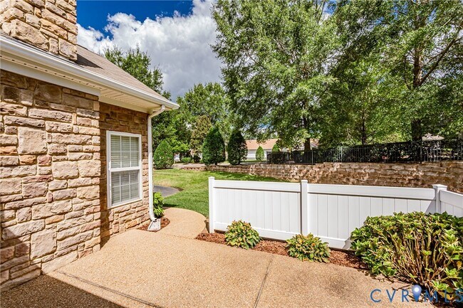 Foto del edificio - 7301 Norwood Pond Pl