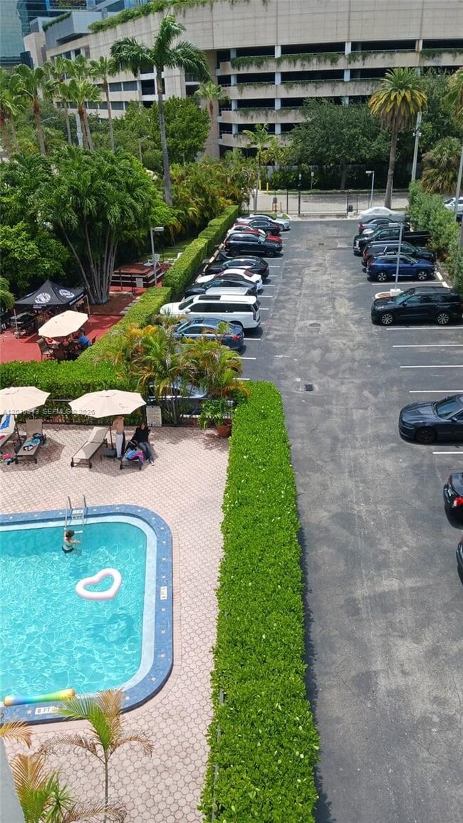 Foto del edificio - 1440 Brickell Bay Dr