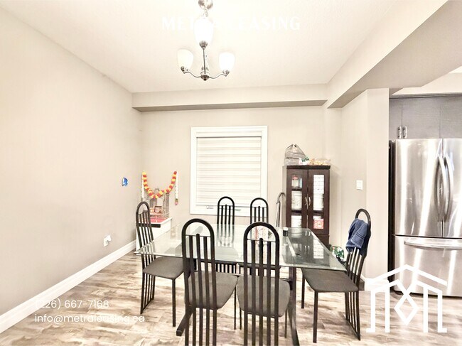 Photo du bâtiment - Three Bedroom Townhouse