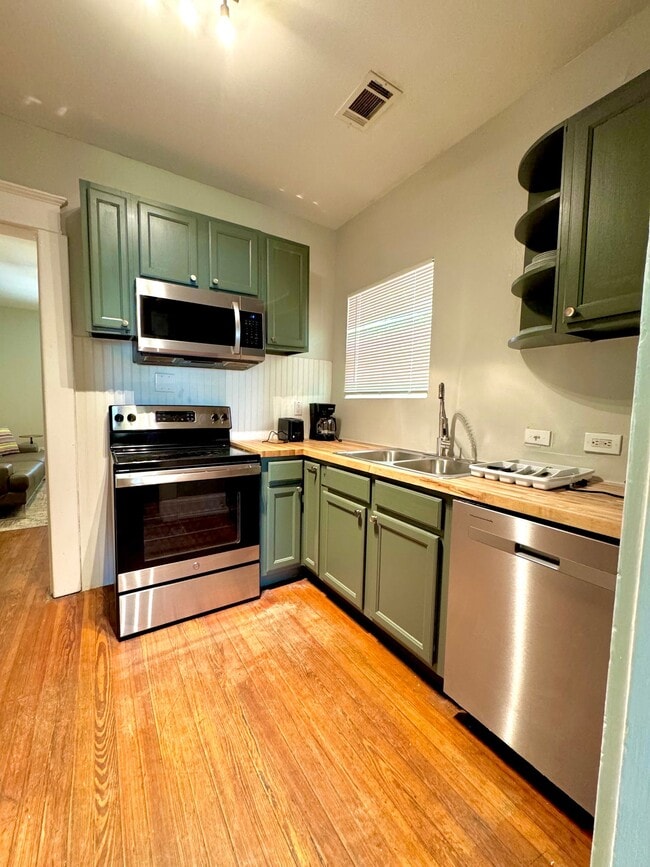 Foto del edificio - 658 Cascade Ave SW
