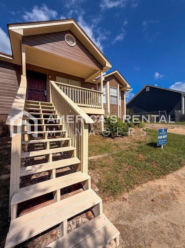Building Photo - DEPOSIT PENDING!!! Modern 3BR/2BA – Easy C...