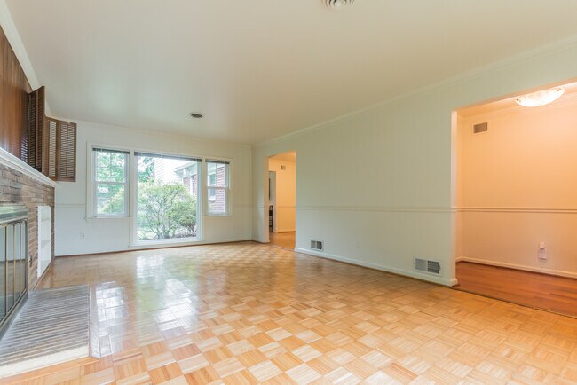 Foto del edificio - 9702 Bellevue Dr
